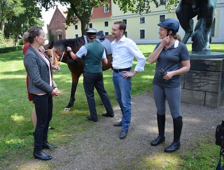 Michael Kretschmer zu Besuch im Hauptgestüt Graditz