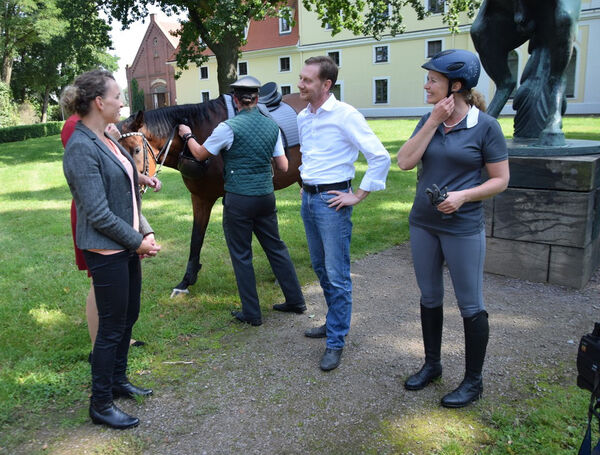 Michael Kretschmer zu Besuch im Hauptgestüt Graditz