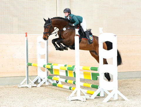 Chartango und GHW'n Laura Casper am Sprung