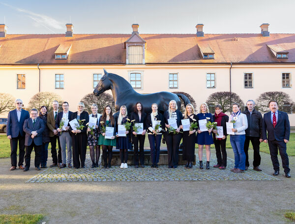 Zeugnisübergabe der Pferdewirtschaftsmeister