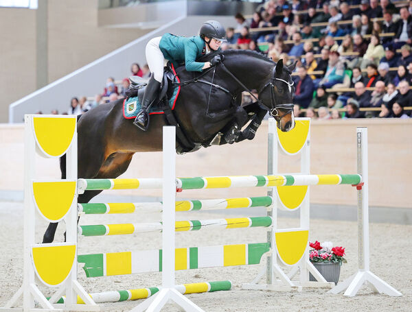 QUIRINO BLACK unter GHW'n Laura Casper am Sprung