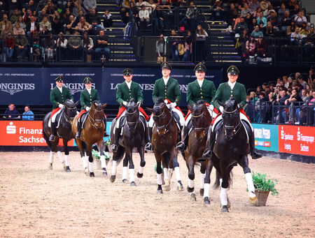 Dressursextett zum Galaabend in Leipzig - zum Beitrag