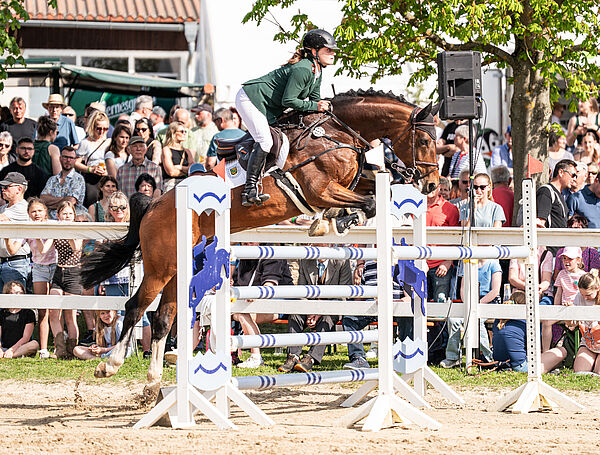 Quasi Quadam unter Vanessa Ebert in Jößnitz