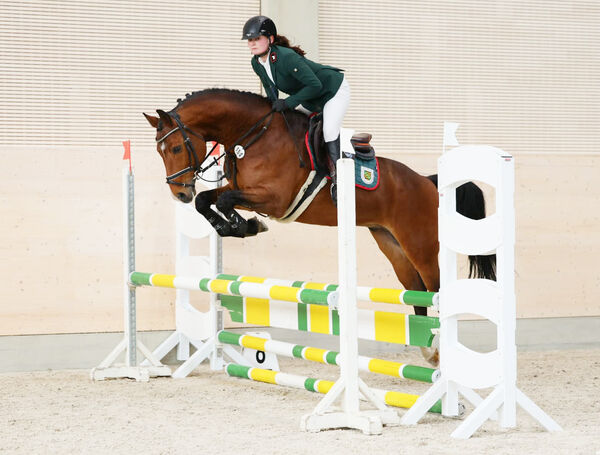 Comme la vie und GOW'n Vanessa Ebert am Sprung