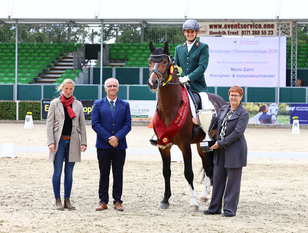 VITARUS siegt in der Reitpferdeprüfung - to the article